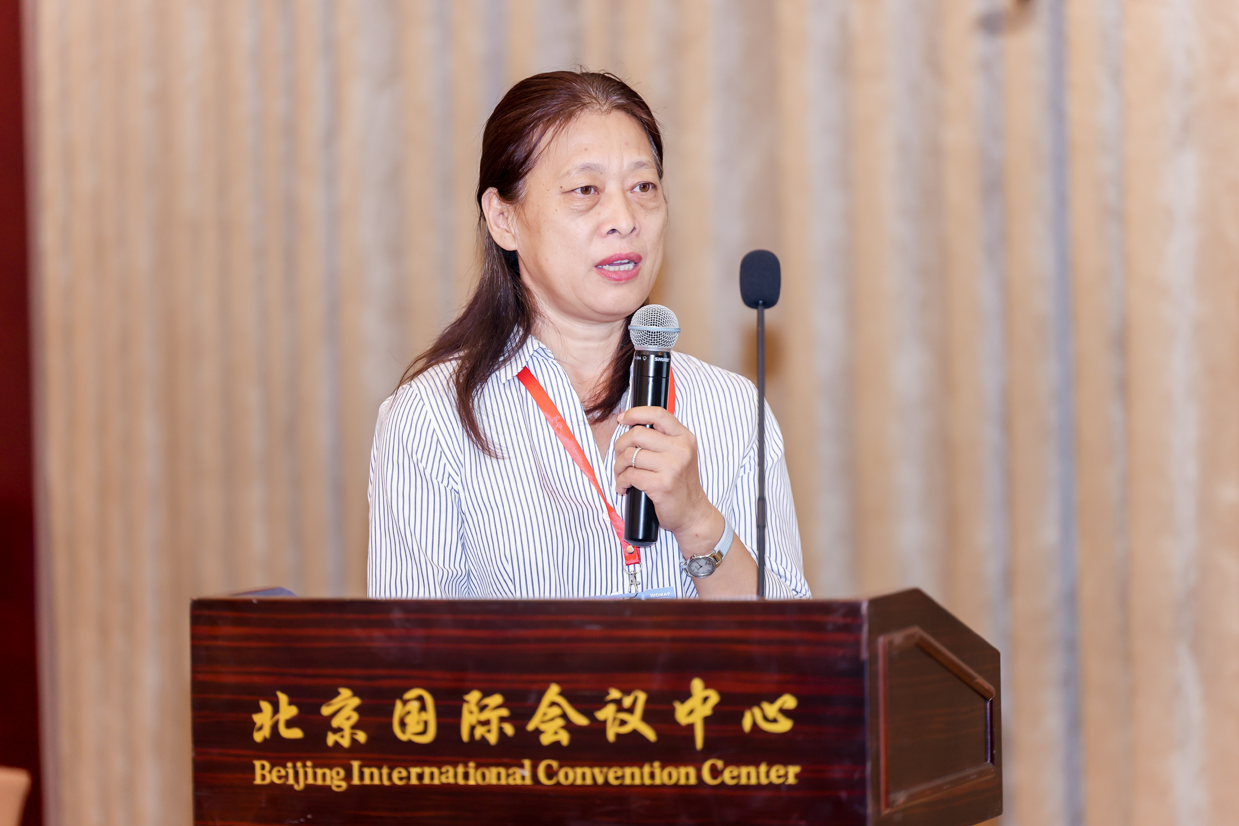张新华演讲.jpg 张新华演讲.jpg